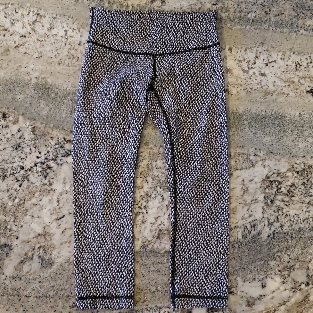 Lululemon Women's Capri Leggings 4
